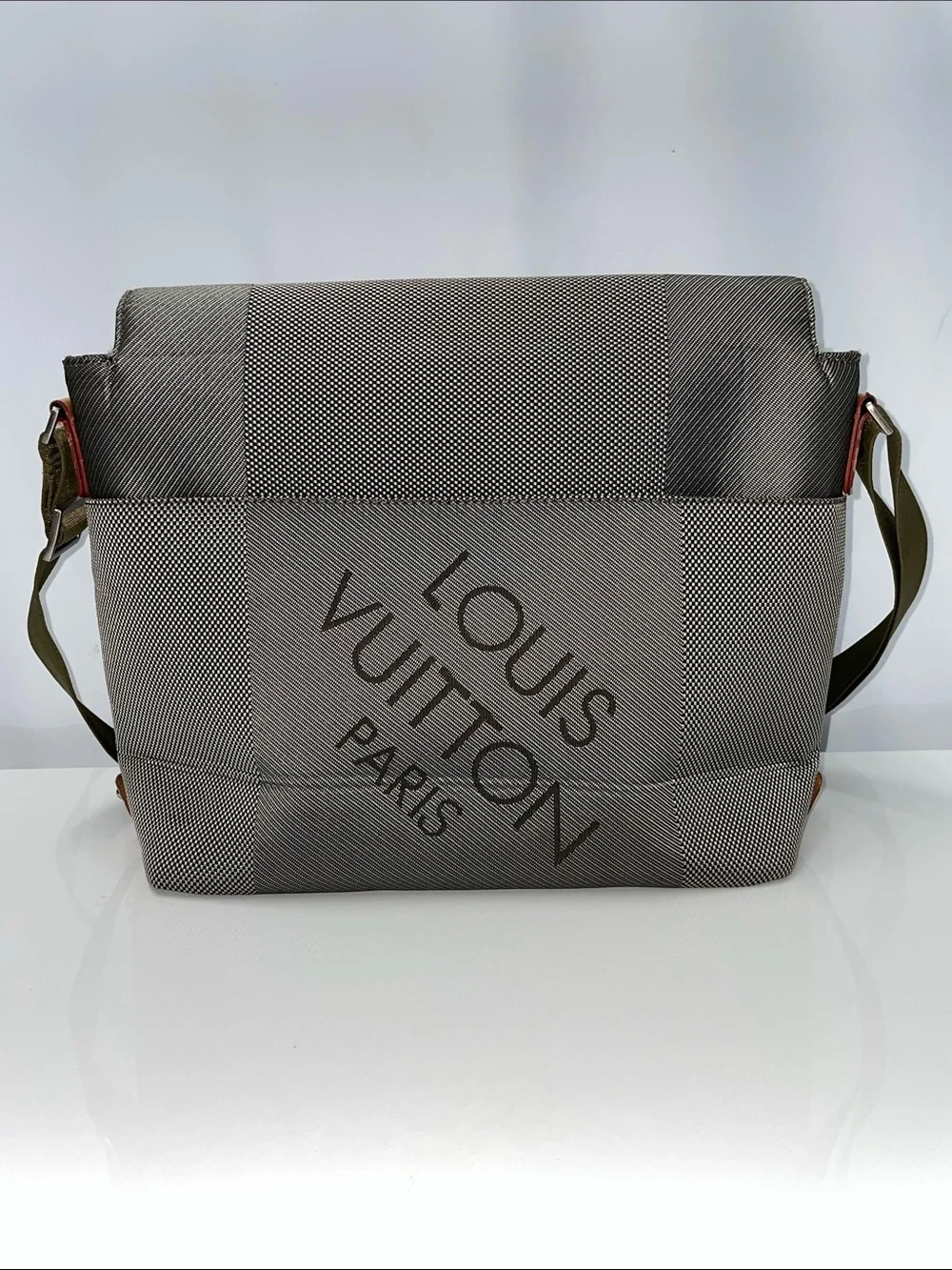 DESIGNER INSPIRED MESSENGER BAG FTL-08-189